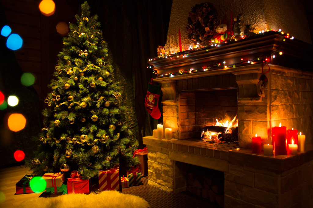 Living room with fireplace and decorated Christmas tree